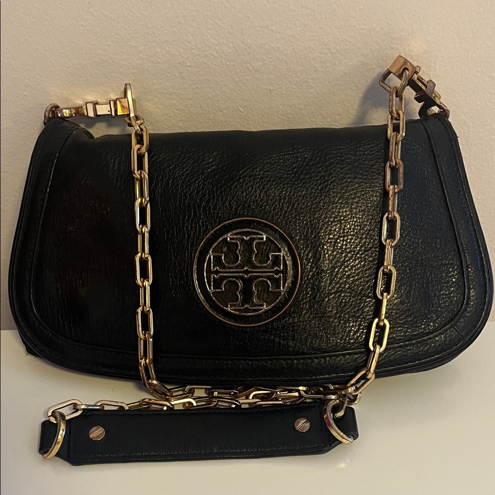 Preowned Tory Burch Black Shoulder Bag with Gold Chain